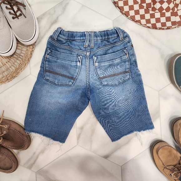Boys size  7, [Cat & Jack] cutest distressed blue jean shorts with - Picture 10 of 10